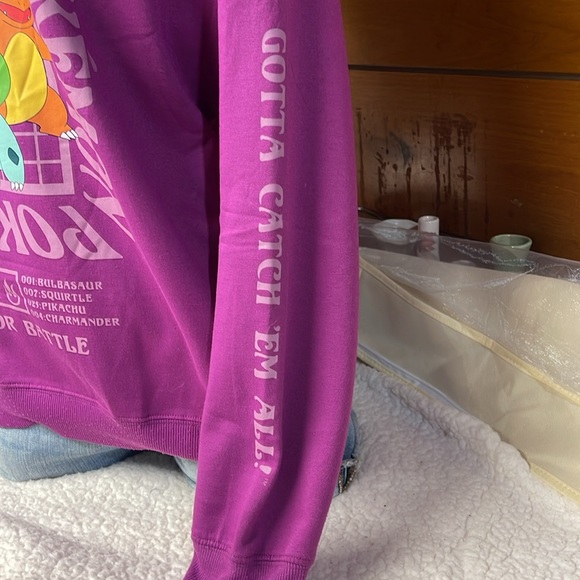 Pokemon Purple Sweatshirt Size Large- Spirit Sleeve - Gotta Catch 'Em All - Picture 3 of 6
